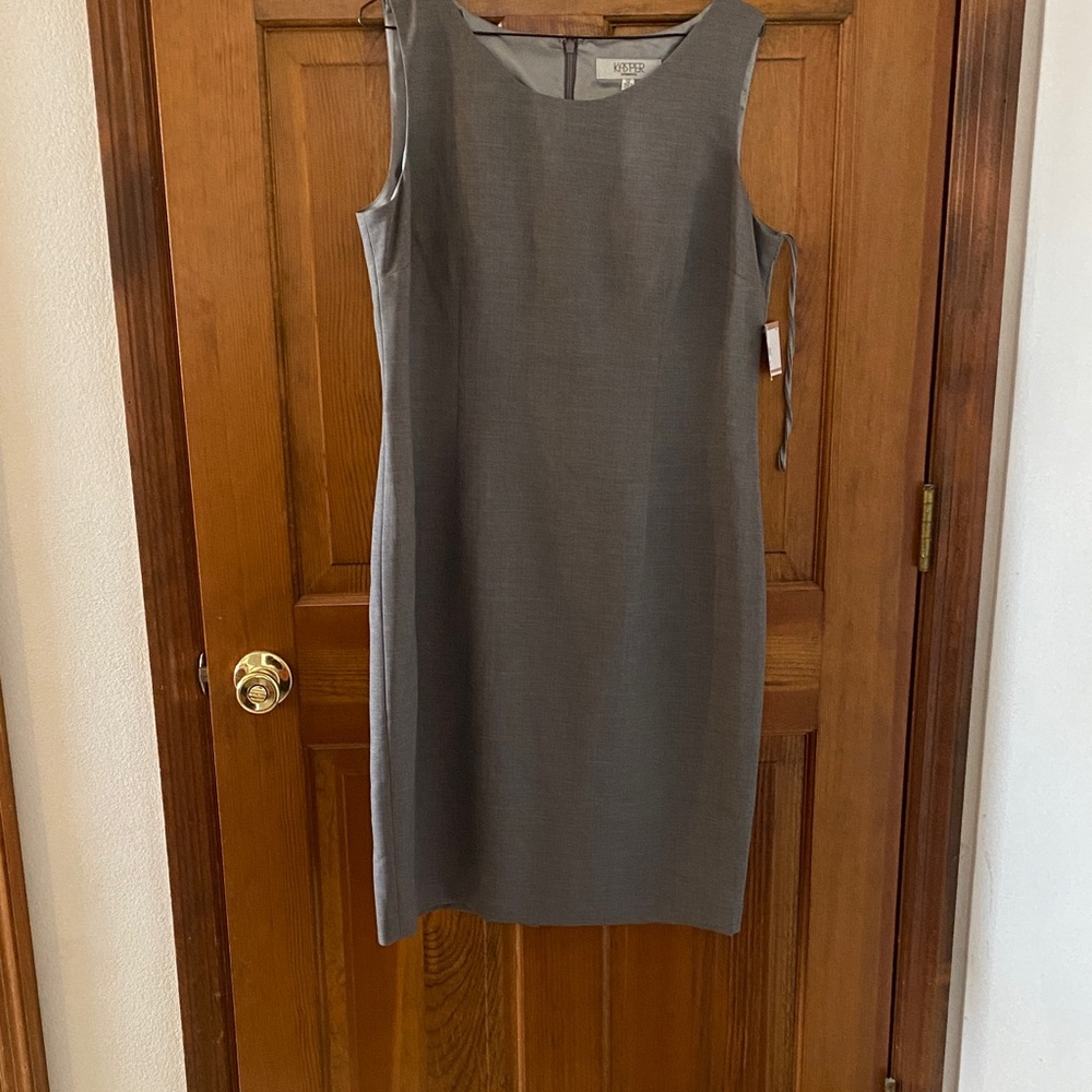 Kasper size 12 Charcoal Dress, NWT, lined, zips up in the back